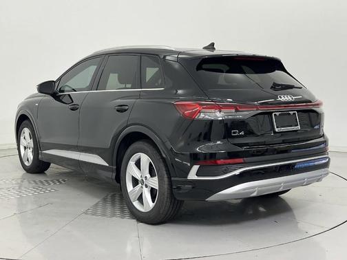 2025 Audi Q4 e-tron Premium 55 quattro