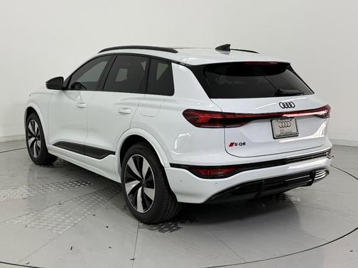 2025 Audi SQ6 e-tron Premium quattro