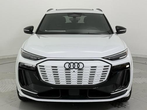 2025 Audi SQ6 e-tron Premium quattro