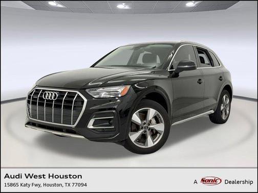Mythos Black Metallic 2023 Audi Q5 40 Premium