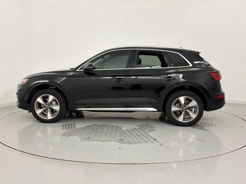 Mythos Black Metallic 2023 Audi Q5 40 Premium