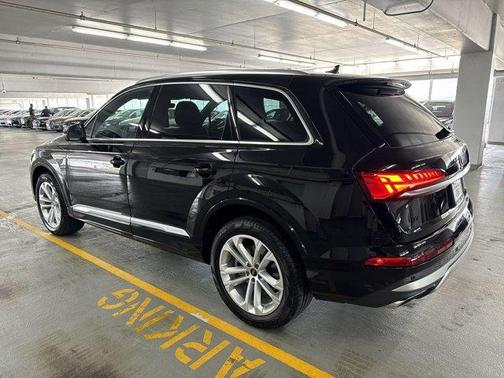 2025 Audi Q7 55 Premium Plus