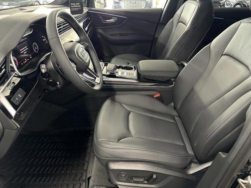 2025 Audi Q7 55 Premium Plus