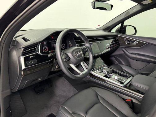 2025 Audi Q7 55 Premium Plus