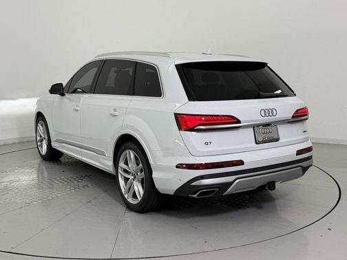 2025 Audi Q7 55 Premium Plus