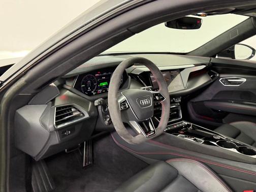 2022 Audi RS e-tron GT quattro