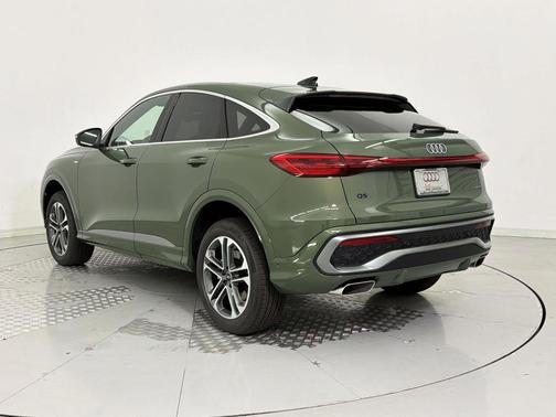 District Green Metallic 2026 Audi Q5 Sportback Premium Plus TFSI quattro S tronic