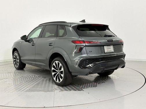Daytona Gray Pearl Effect 2026 Audi Q3 TFSI quattro S tronic
