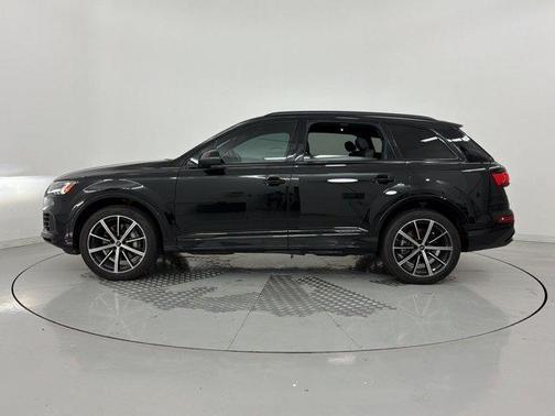 Mythos Black Metallic 2023 Audi Q7 55 Premium Plus