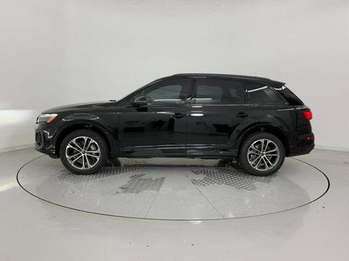 2026 Audi Q7 45 Premium