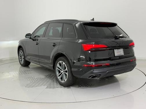 2026 Audi Q7 45 Premium