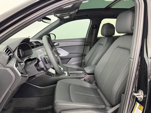 2025 Audi Q3 Premium 45 TFSI S line quattro Tiptronic