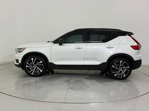 2022 Volvo XC40 T5 R-Design