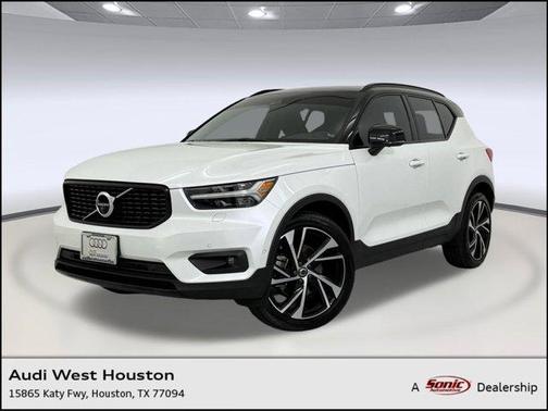 2022 Volvo XC40 T5 R-Design