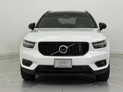 2022 Volvo XC40 T5 R-Design