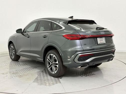 Daytona Gray Metallic 2026 Audi Q5 Sportback Premium TFSI quattro S tronic