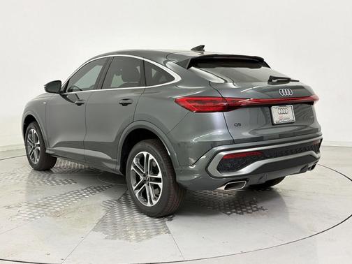 Daytona Gray Metallic 2026 Audi Q5 Sportback Premium TFSI quattro S tronic