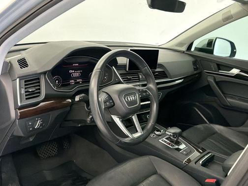Florett Silver Metallic 2018 Audi Q5 2.0T Premium Plus