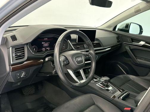 Florett Silver Metallic 2018 Audi Q5 2.0T Premium Plus