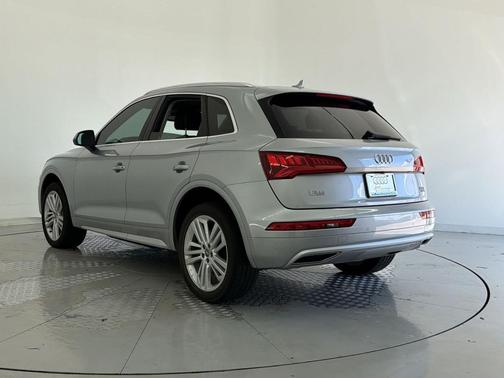 Florett Silver Metallic 2018 Audi Q5 2.0T Premium Plus