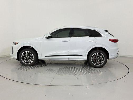 Glacier White Metallic 2026 Audi Q5 Premium Plus TFSI quattro S tronic