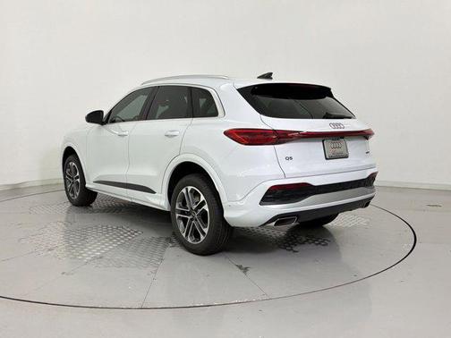 Glacier White Metallic 2026 Audi Q5 Premium Plus TFSI quattro S tronic