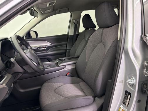 Celestial Silver Metallic 2025 Toyota Highlander LE