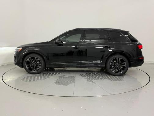 Mythos Black Metallic 2026 Audi Q7 55 Premium Plus