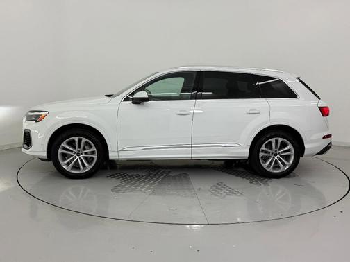 2025 Audi Q7 45 Premium