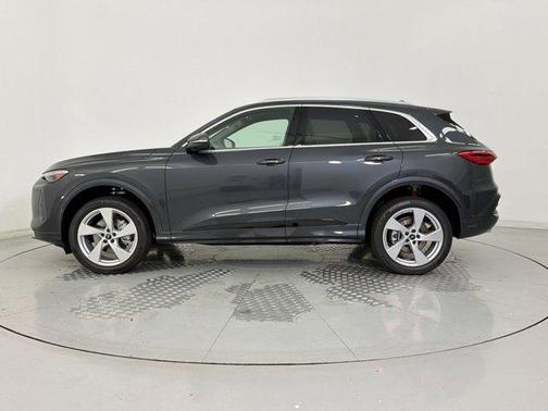 Tambora Gray Metallic 2026 Audi Q5 Premium Plus TFSI quattro S tronic