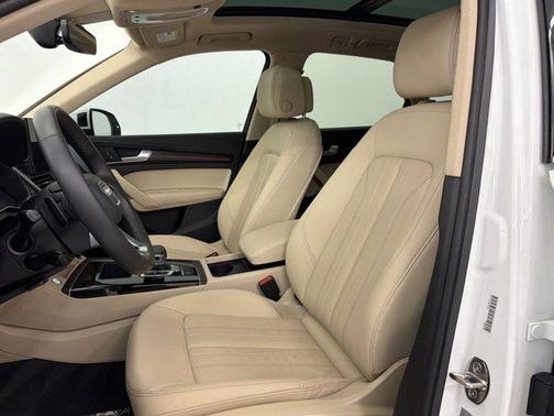 Ibis White 2023 Audi Q5 45 S line Premium