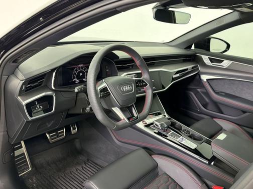 Mythos Black Metallic 2025 Audi RS 6 Avant 4.0T