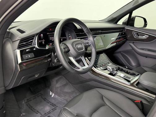 2025 Audi Q7 45 Premium Plus