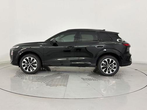 Mythos Black Metallic 2026 Audi Q3 TFSI quattro S tronic