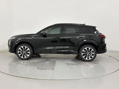 Mythos Black Metallic 2026 Audi Q3 TFSI quattro S tronic