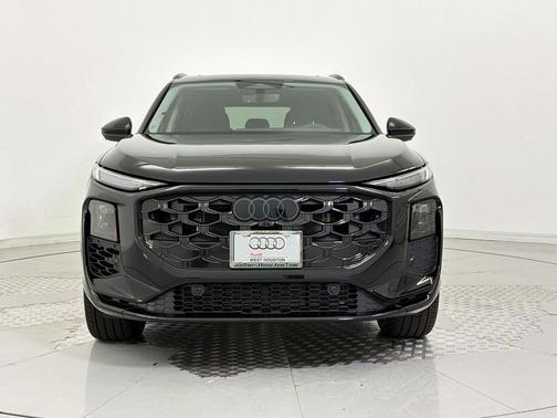 Mythos Black Metallic 2026 Audi Q3 TFSI quattro S tronic