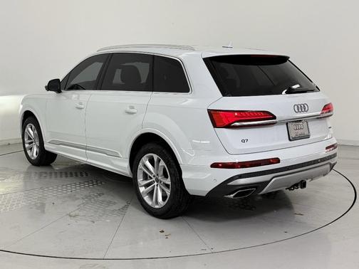 2025 Audi Q7 55 Premium Plus