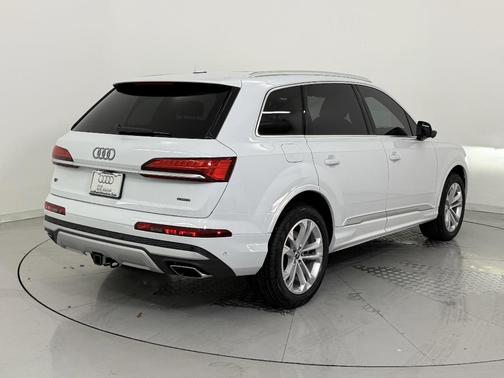 2025 Audi Q7 55 Premium Plus