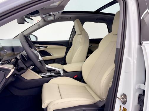 Glacier White Metallic 2026 Audi Q5 Premium Plus TFSI quattro S tronic