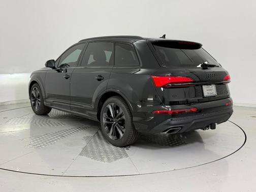 Mythos Black Metallic 2026 Audi Q7 55 Premium Plus