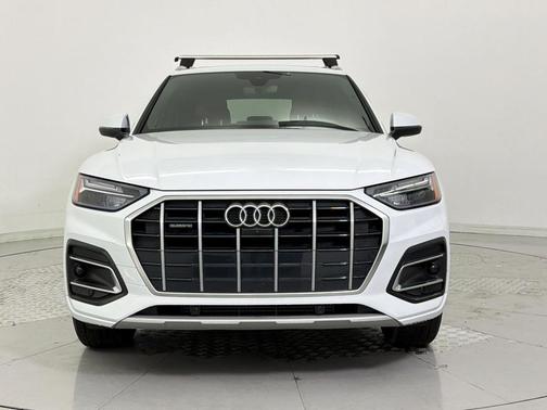 Glacier White Metallic 2023 Audi Q5 40 Premium Plus