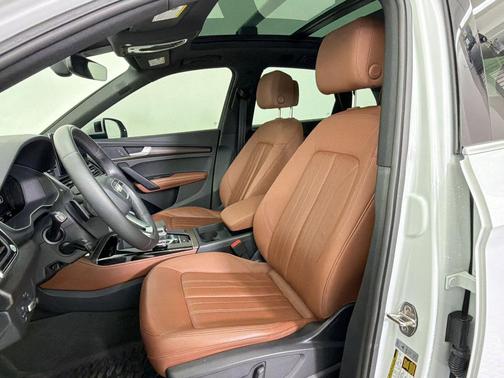 Glacier White Metallic 2023 Audi Q5 40 Premium Plus