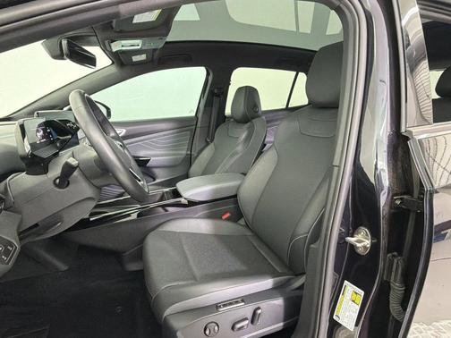 Deep Black Pearl 2023 Volkswagen ID.4 S