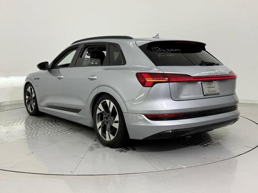 2021 Audi e-tron Premium