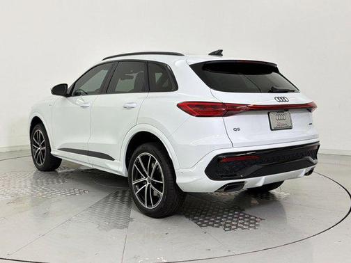 Glacier White Metallic 2026 Audi Q5 Premium Plus TFSI quattro S tronic
