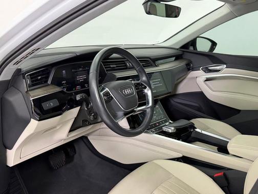 2022 Audi e-tron Premium