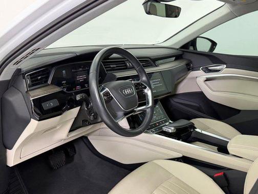 2022 Audi e-tron Premium