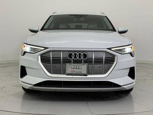 2022 Audi e-tron Premium