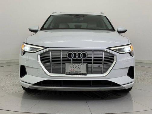 2022 Audi e-tron Premium