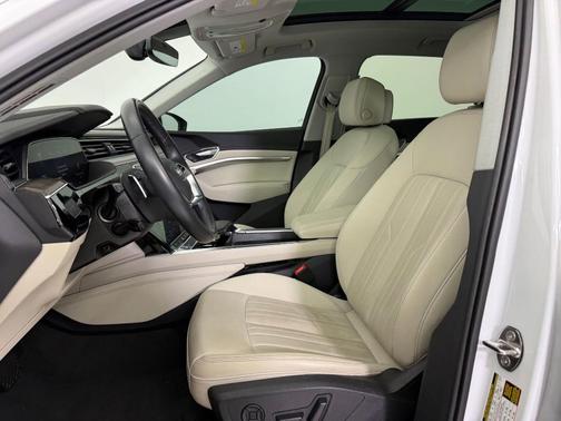 2022 Audi e-tron Premium